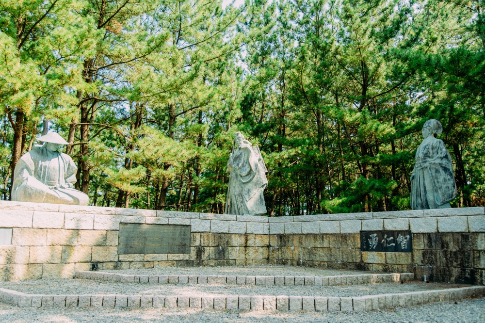 安宅の関　銅像
