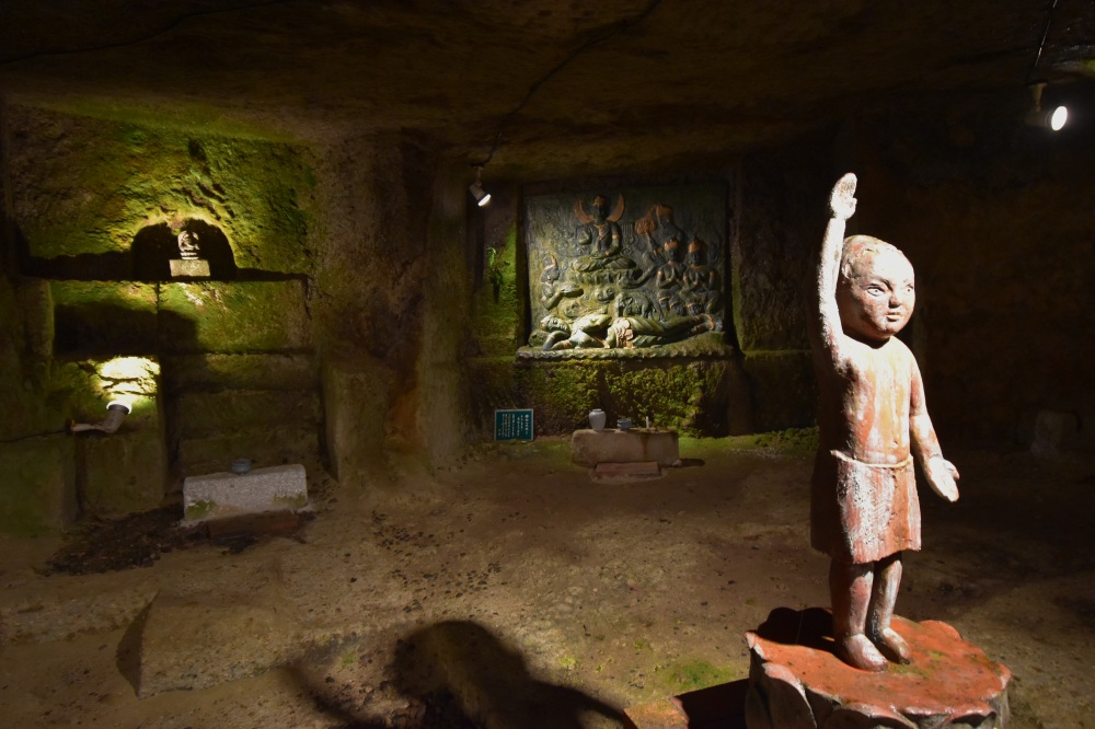 ハニベ巌窟院