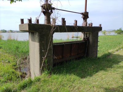 昭和のレトロな雰囲気を感じられる水門