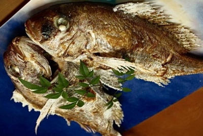 睨み鯛　提供：日本料理　梶助
