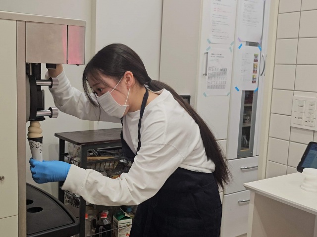 一生懸命巻いてくれています…