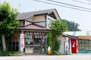 きのこの無い「きのこの里」の名の謎は？（自社サイトにて記載）店の前には田園風景が広がり、白山連邦と合わさって田舎の雰囲気になごみます。