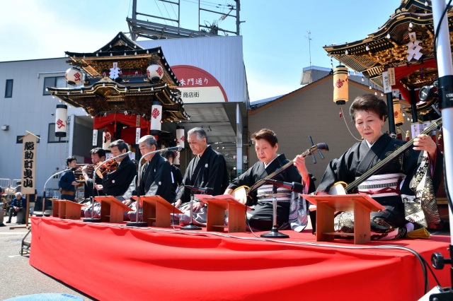 「曳山八基祝い唄・祝いの舞」披露